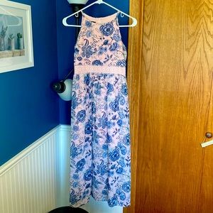 IZ girl, 12, pink and the base color with blue flowers and white leaves